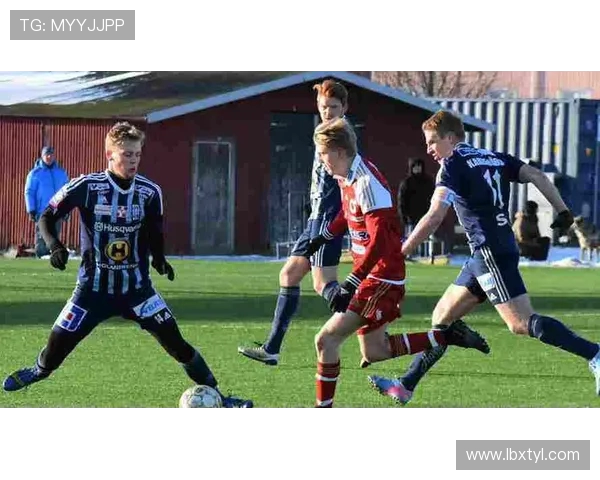 诺尔比与索尔纳的激烈对决揭示了足球战术的魅力与团队合作的重要性